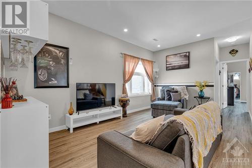 317 Lajoie Street, Ottawa, ON - Indoor Photo Showing Living Room