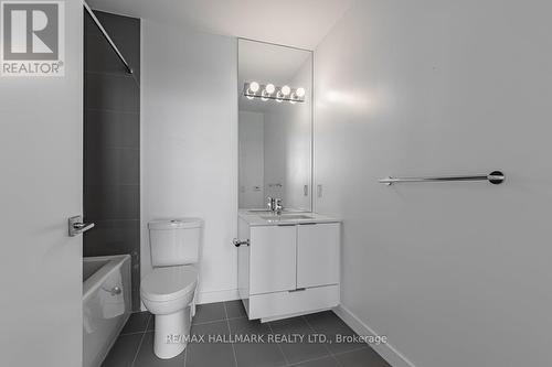 #1805 -609 Avenue Rd, Toronto, ON - Indoor Photo Showing Bathroom
