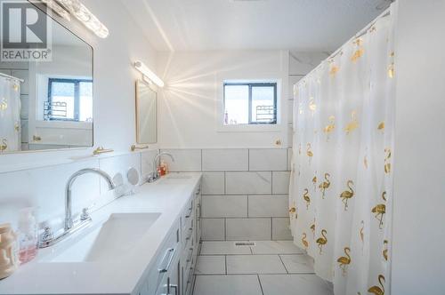 9504 Hummingbird Lane, Osoyoos, BC - Indoor Photo Showing Bathroom