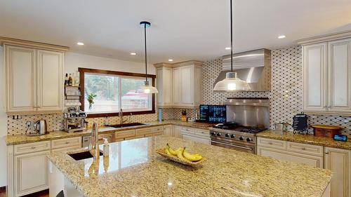 703 Westwood Drive, Cranbrook, BC - Indoor Photo Showing Kitchen