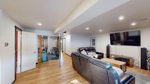 703 Westwood Drive, Cranbrook, BC - Indoor Photo Showing Living Room