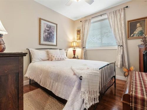 102-598 Wade Avenue, Penticton, BC - Indoor Photo Showing Bedroom