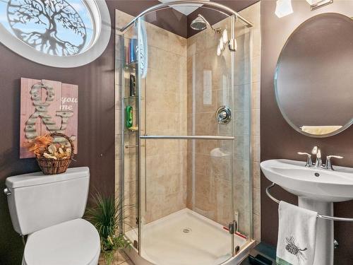 102-598 Wade Avenue, Penticton, BC - Indoor Photo Showing Bathroom