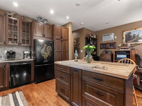 102-598 Wade Avenue, Penticton, BC - Indoor Photo Showing Kitchen