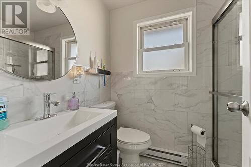 9084 Conway Court, Windsor, ON - Indoor Photo Showing Bathroom