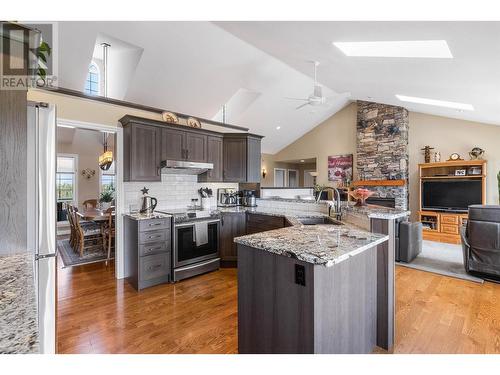1409 Teasdale Road, Kelowna, BC - Indoor Photo Showing Kitchen With Stainless Steel Kitchen