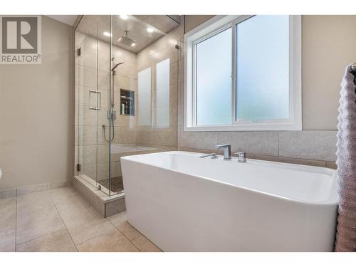 1409 Teasdale Road, Kelowna, BC - Indoor Photo Showing Bathroom