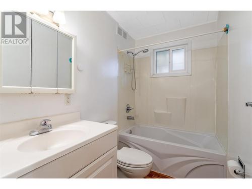 3338 Brun Road, Lake Country, BC - Indoor Photo Showing Bathroom