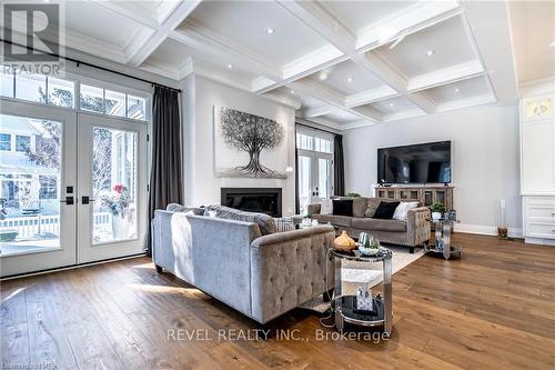 19 Newport Beach Boulevard, Fort Erie, ON - Indoor Photo Showing Living Room With Fireplace