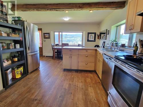 1513 S Cariboo 97 Highway, Williams Lake, BC - Indoor Photo Showing Kitchen With Double Sink