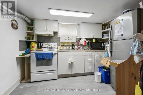34 Walsh Ave, Toronto, ON - Indoor Photo Showing Kitchen