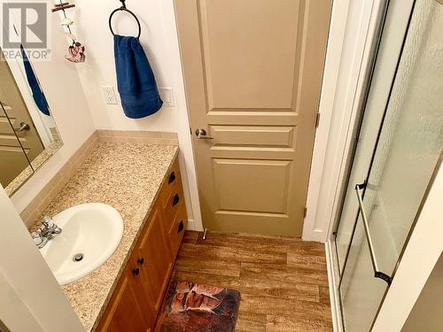 1800 3 Highway, Christina Lake, BC - Indoor Photo Showing Bathroom