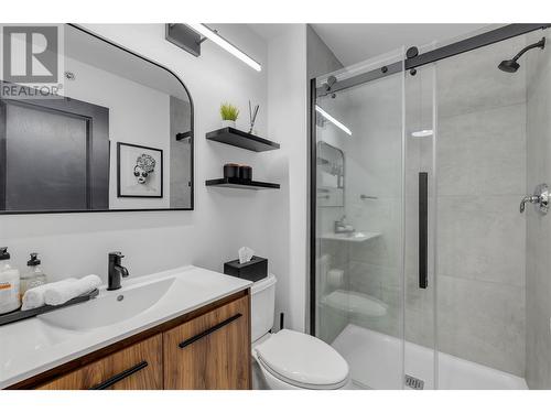 1093 Sunset Drive Unit# 401, Kelowna, BC - Indoor Photo Showing Bathroom
