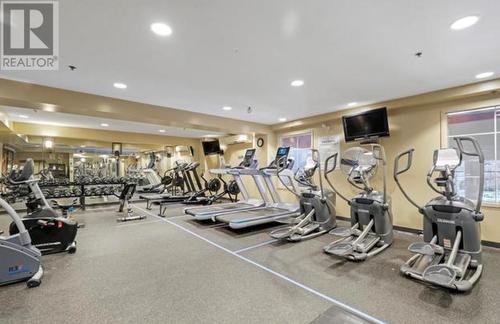 1093 Sunset Drive Unit# 401, Kelowna, BC - Indoor Photo Showing Gym Room