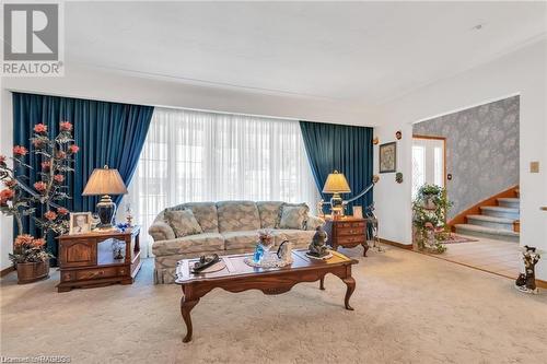 241 4Th Avenue, Hanover, ON - Indoor Photo Showing Living Room