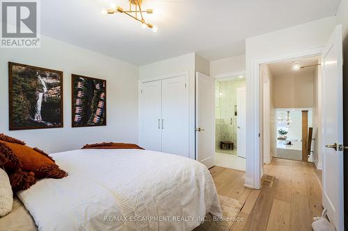 15 Little John Rd, Hamilton, ON - Indoor Photo Showing Bedroom