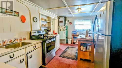 307 Smith Ave, Clinton, BC - Indoor Photo Showing Kitchen