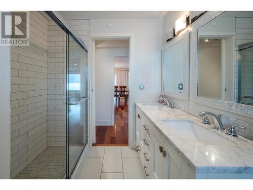 523 Stonor Street, Summerland, BC - Indoor Photo Showing Bathroom