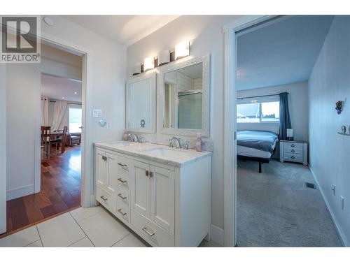 523 Stonor Street, Summerland, BC - Indoor Photo Showing Bathroom