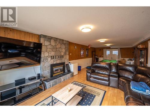 523 Stonor Street, Summerland, BC - Indoor Photo Showing Living Room With Fireplace