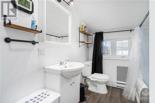 269-271 Kipling Square, Hawkesbury, ON - Indoor Photo Showing Bathroom