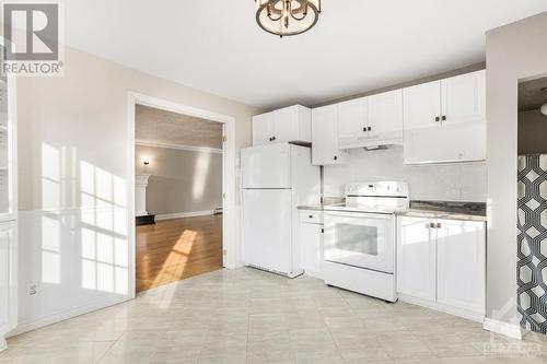 269-271 Kipling Square, Hawkesbury, ON - Indoor Photo Showing Kitchen
