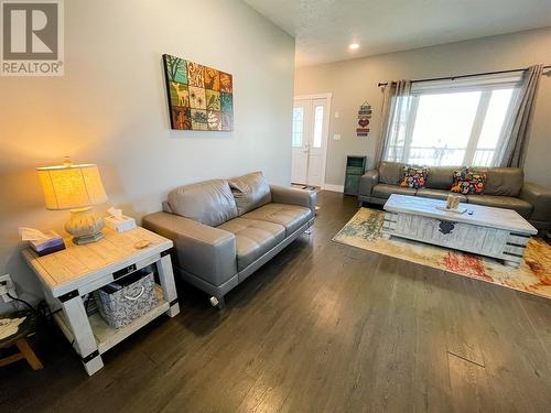 965 88 Avenue, Dawson Creek, BC - Indoor Photo Showing Living Room