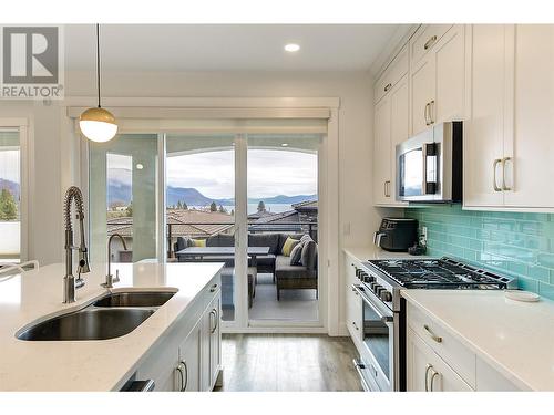 1726 Lake Vista Road, Kelowna, BC - Indoor Photo Showing Kitchen With Double Sink With Upgraded Kitchen