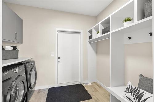17 Tyerman Trail, Stonewall, MB - Indoor Photo Showing Laundry Room