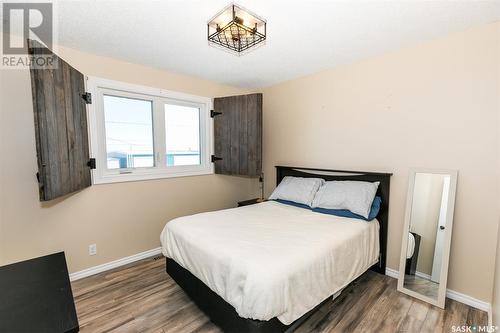 110 Atlantic Avenue, Kerrobert, SK - Indoor Photo Showing Bedroom