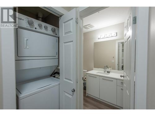 1875 Country Club Drive Unit# 1513, Kelowna, BC - Indoor Photo Showing Laundry Room