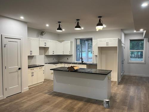 121 River Drive, Cranbrook, BC - Indoor Photo Showing Kitchen