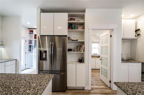 15 Arden Avenue, Hamilton, ON - Indoor Photo Showing Kitchen
