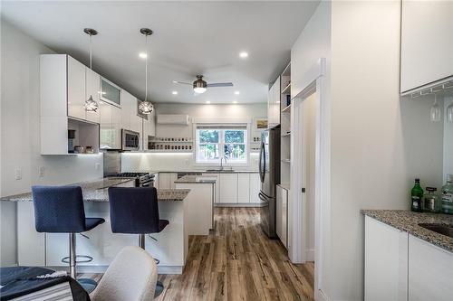 15 Arden Avenue, Hamilton, ON - Indoor Photo Showing Kitchen With Upgraded Kitchen