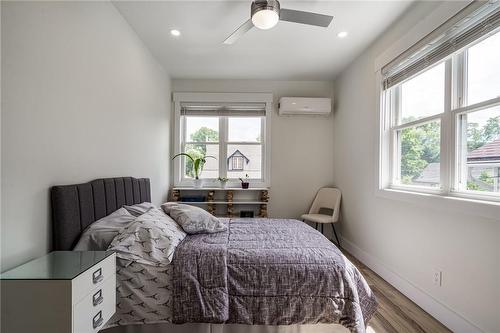 15 Arden Avenue, Hamilton, ON - Indoor Photo Showing Bedroom