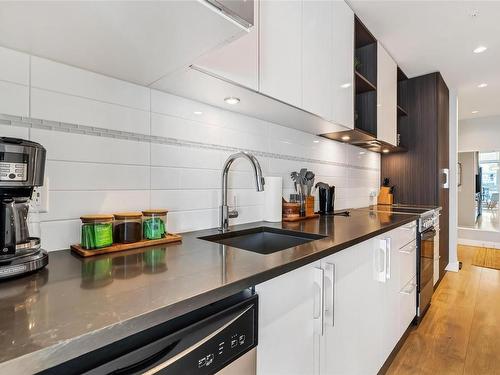 306-613 Herald St, Victoria, BC - Indoor Photo Showing Kitchen With Upgraded Kitchen