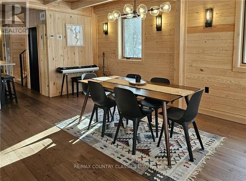 478 Lakewoods Drive, Madawaska Valley, ON - Indoor Photo Showing Dining Room