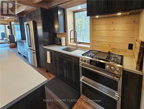 478 Lakewoods Drive, Madawaska Valley, ON - Indoor Photo Showing Kitchen