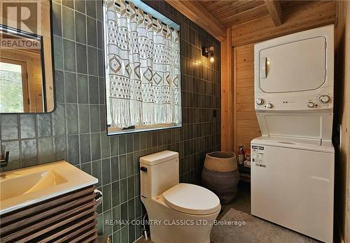 478 Lakewoods Drive, Madawaska Valley, ON - Indoor Photo Showing Laundry Room