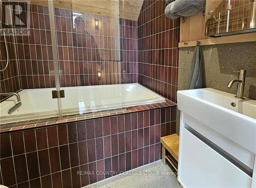 478 Lakewoods Drive, Madawaska Valley, ON - Indoor Photo Showing Bathroom