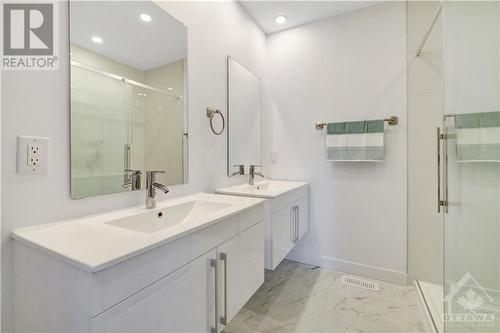 815 Norton Avenue, Ottawa, ON - Indoor Photo Showing Bathroom