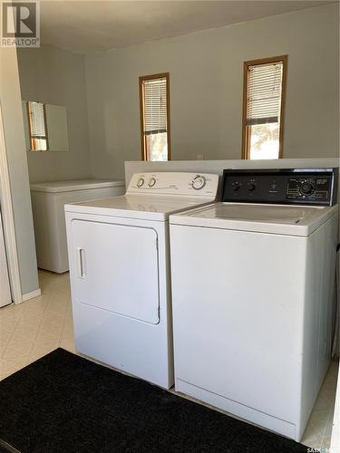 317 Aldridge Street, Bienfait, SK - Indoor Photo Showing Laundry Room