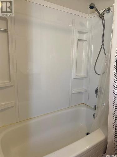 317 Aldridge Street, Bienfait, SK - Indoor Photo Showing Bathroom