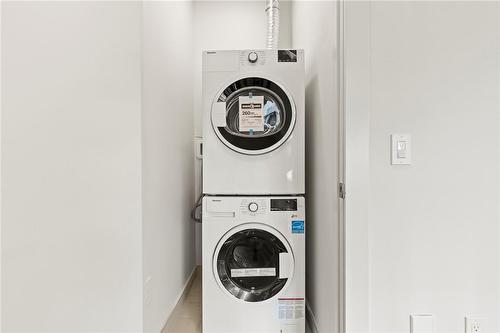 Washer and Dryer on same floor as bedrooms - 70 Windward Drive, Grimsby, ON - Indoor Photo Showing Laundry Room