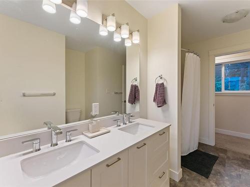 2986 Tower Ridge Rd, Duncan, BC - Indoor Photo Showing Bathroom