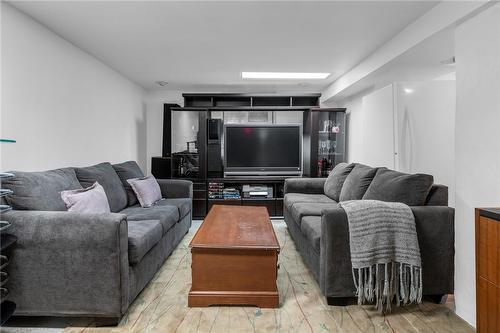 100 Kenilworth Avenue N, Hamilton, ON - Indoor Photo Showing Living Room