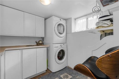 100 Kenilworth Avenue N, Hamilton, ON - Indoor Photo Showing Laundry Room