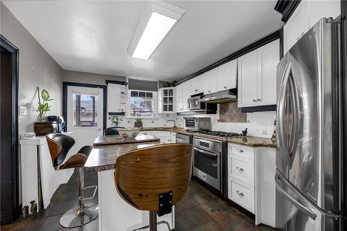 100 Kenilworth Avenue N, Hamilton, ON - Indoor Photo Showing Kitchen