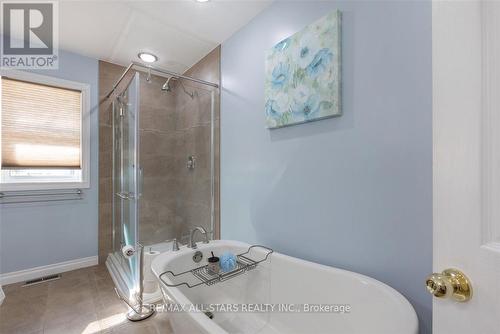 8281 Morning Glory Rd, Georgina, ON - Indoor Photo Showing Bathroom