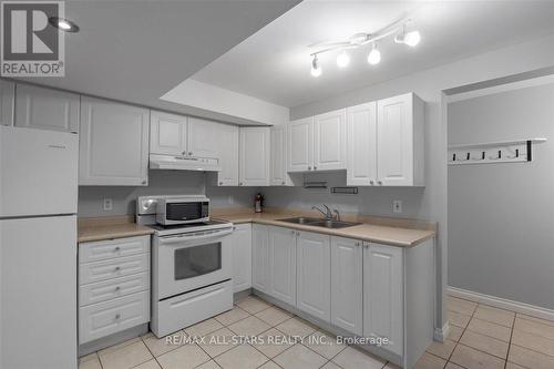 8281 Morning Glory Rd, Georgina, ON - Indoor Photo Showing Kitchen With Double Sink